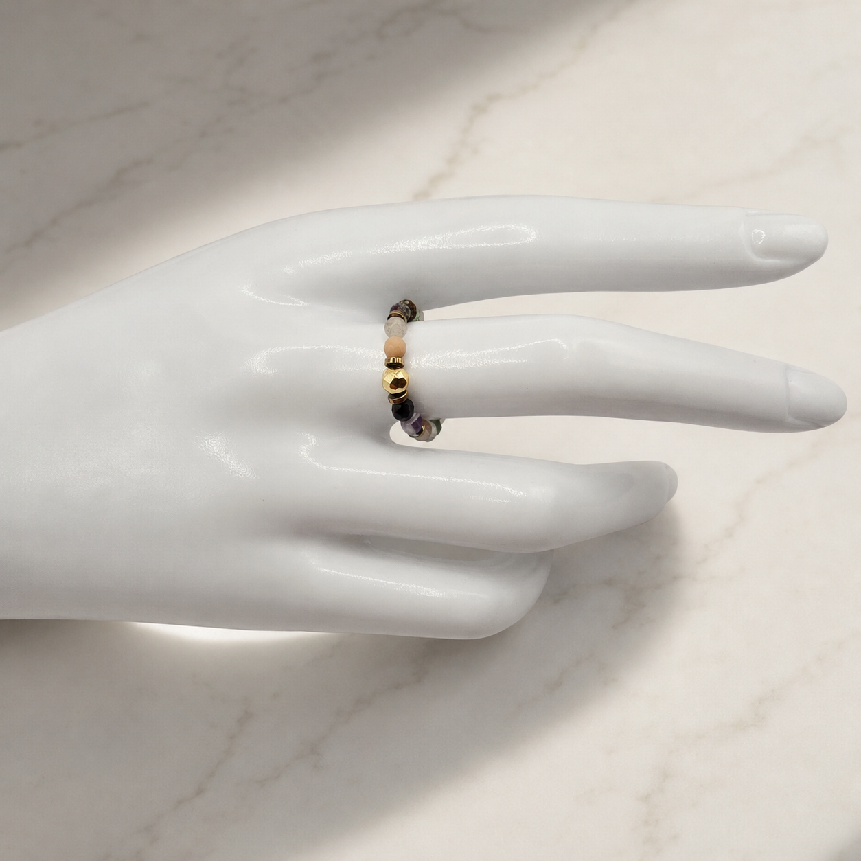 Damen Ring Elastisch Edelsteinmix und Silberperlen an Büstenhand by DAVUTA