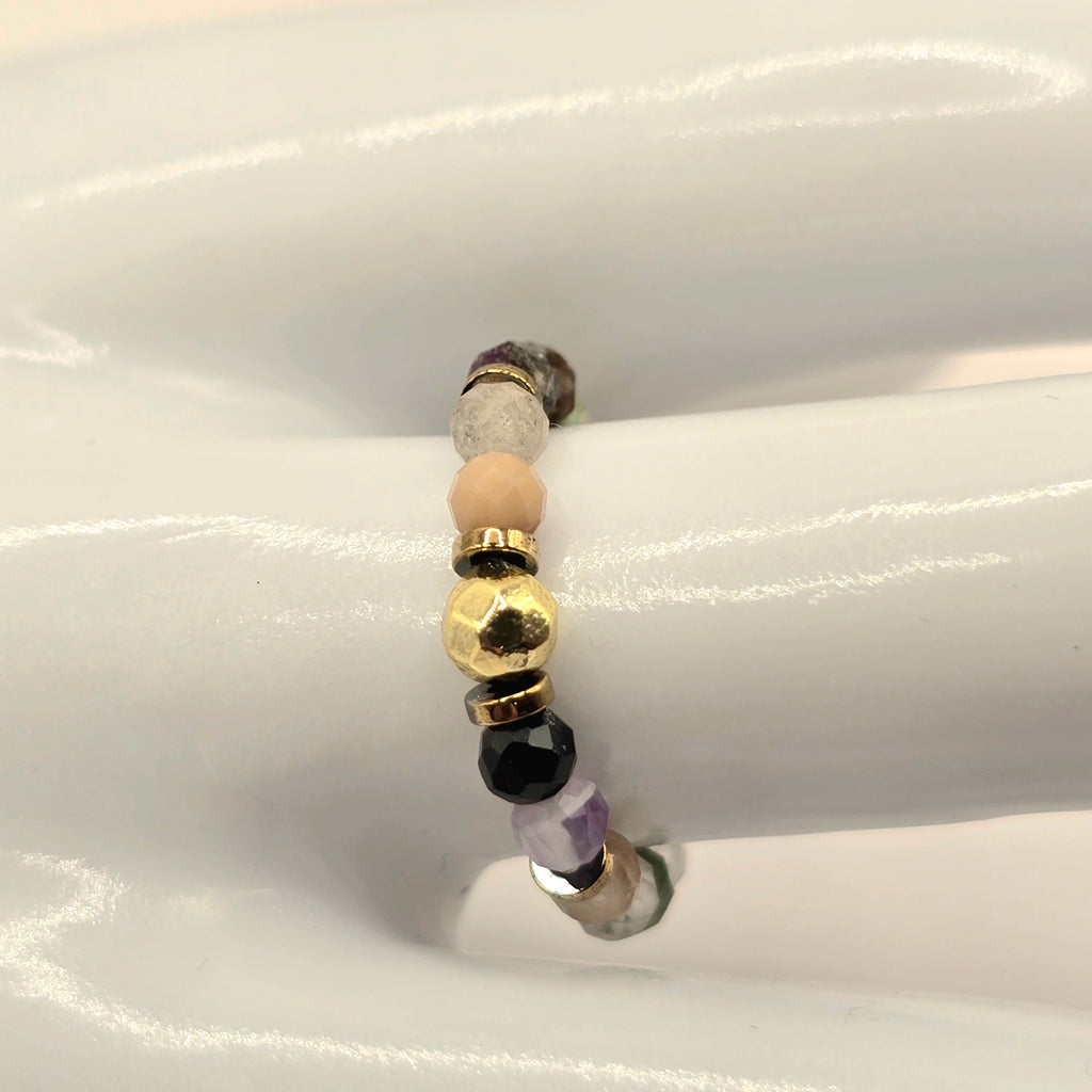 Damen Ring Elastisch Hämatit und Natursteinperlen Detail by DAVUTA