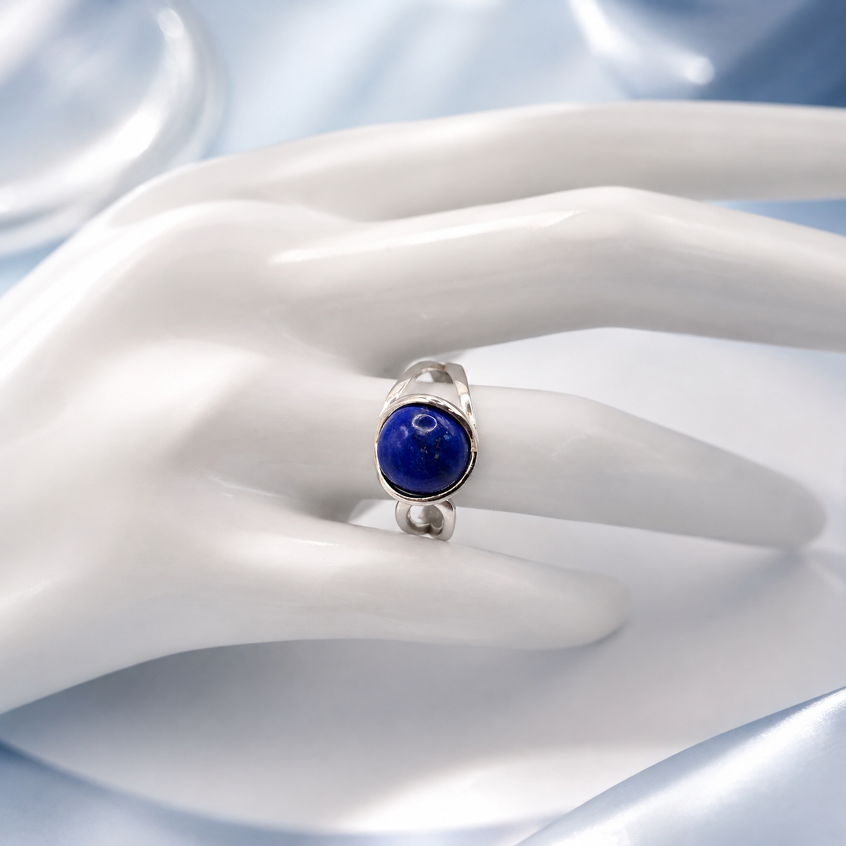 Damen Ring Lapislazuli rund silber verstellbar an Büste Hand by DAVUTA