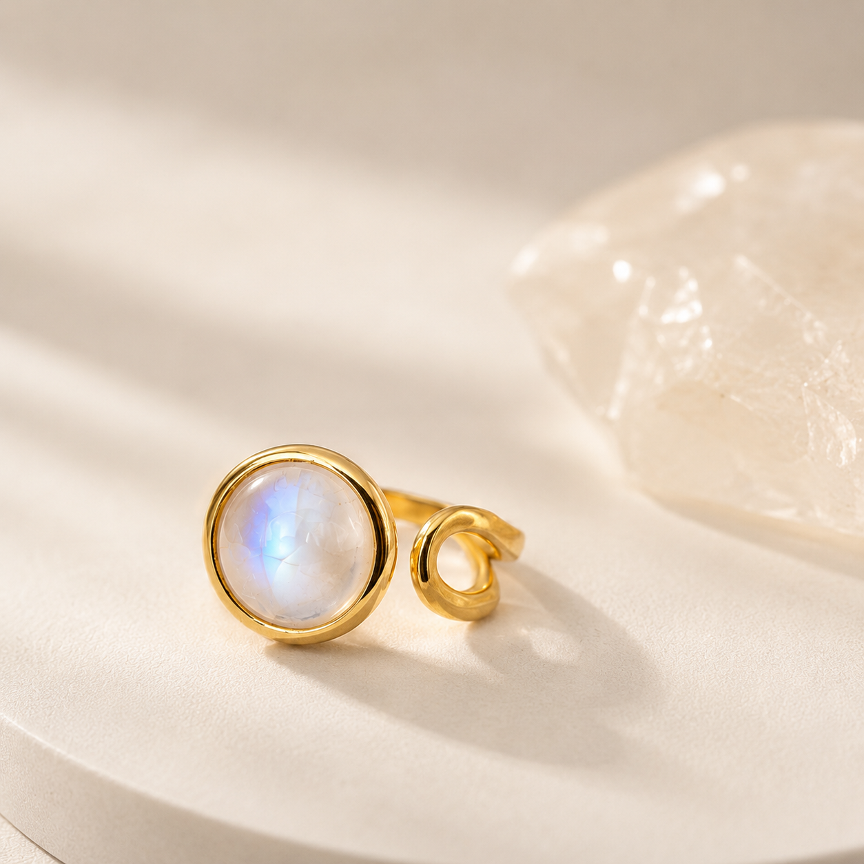 Damen Ring Mondstein Silber vergoldet by DAVUTA