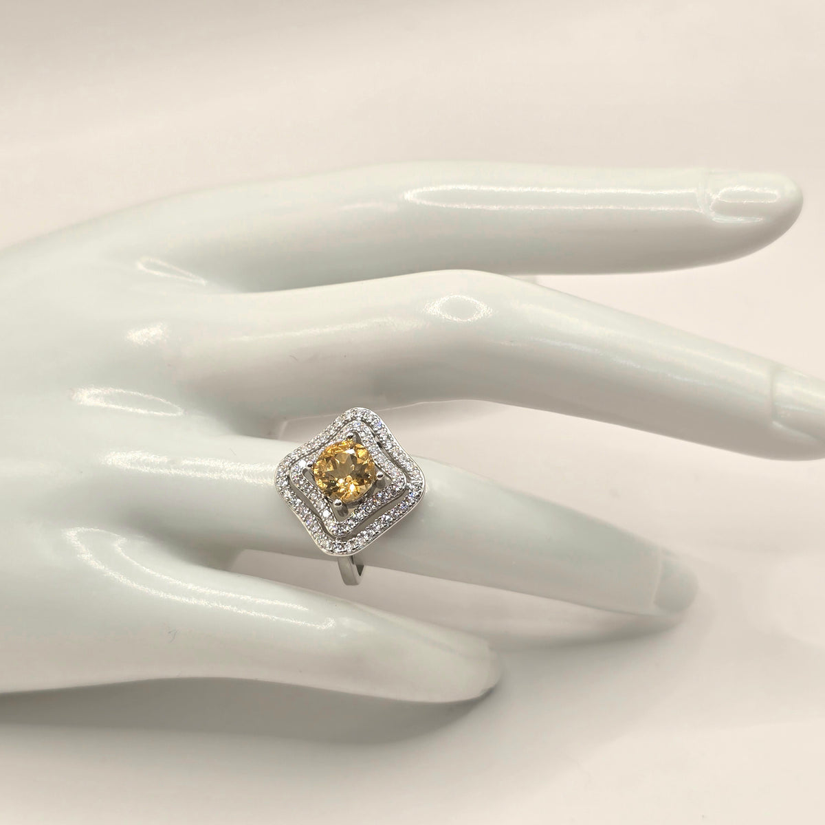 Damen_Ring_Silber_Citrin_Zirkonia_verstellbar an Hand Detail