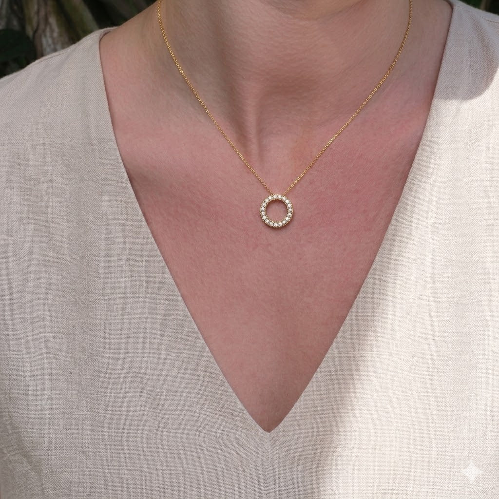 Damen Schmuckset Kette Armband Ohrstecker Kreis Gold - Kette am Model by DAVUTA