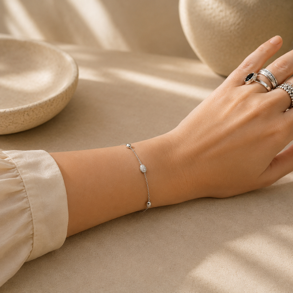 Damen Schmuckset Oval silber Zirkonia Armband am Model by DAVUTA
