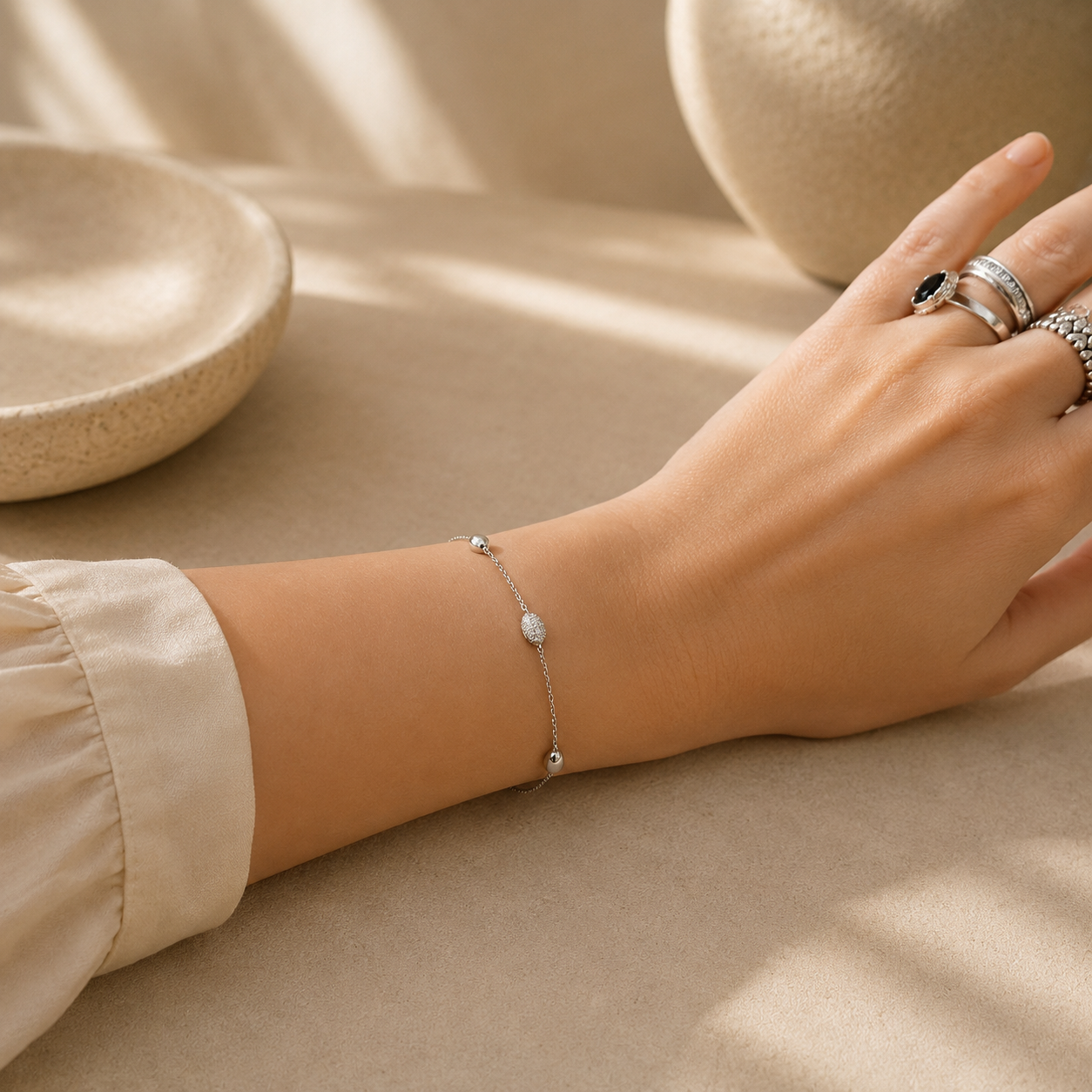 Damen Schmuckset Oval silber Zirkonia Armband am Model by DAVUTA