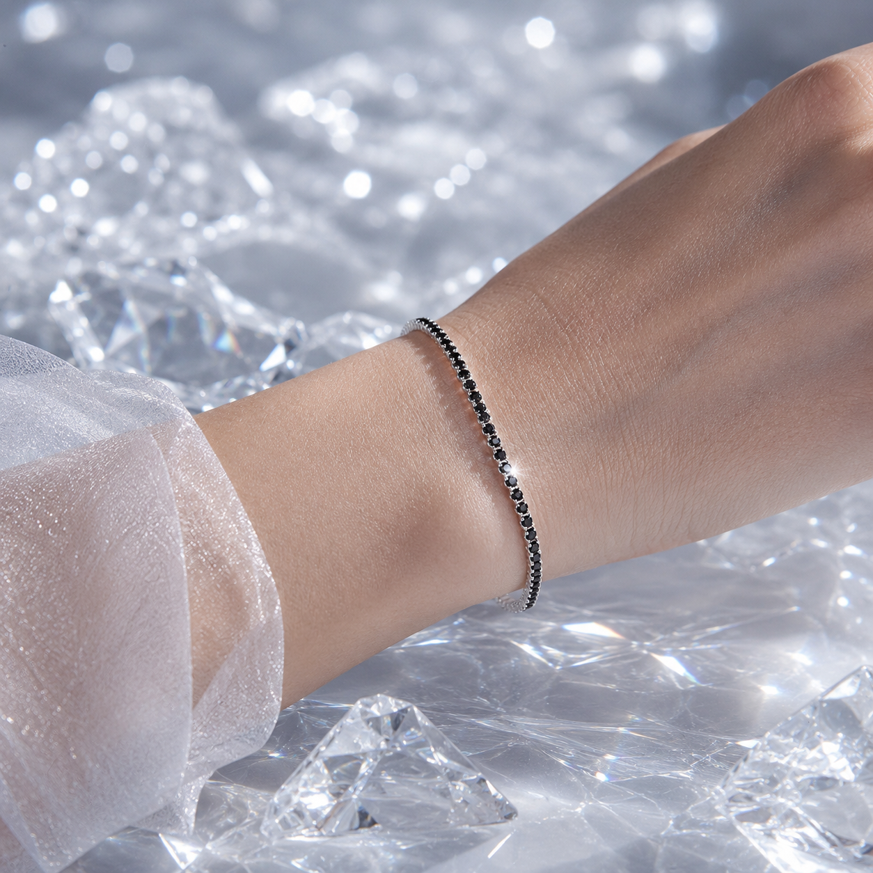 Damen Tennisarmband Armband Silber schwarzer Zirkonia DAVUTA am Arm