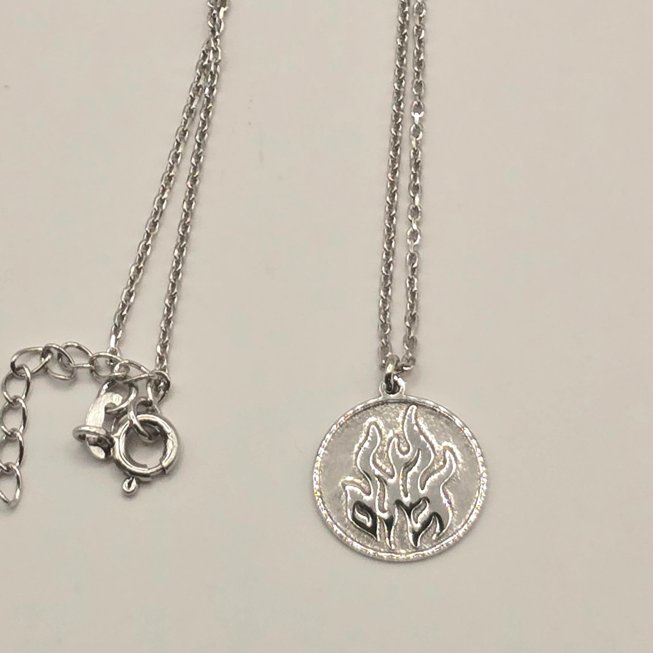 Kette mit Anhänger Element Feuer