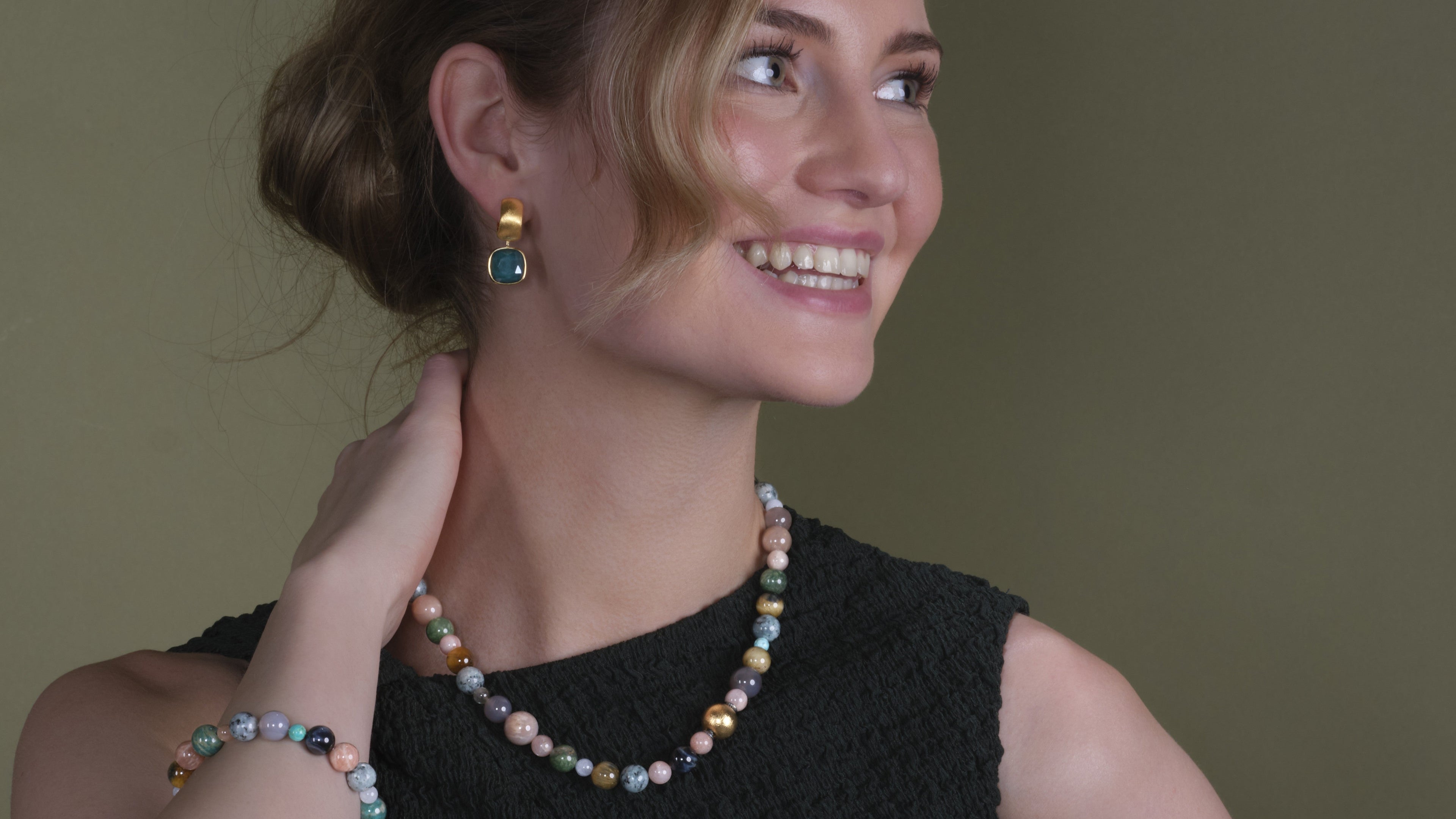 Heide Heinzendorf bei DAVUTA Spirit Jewellery Kugelkette Edelsteine und Armband Ohrringe