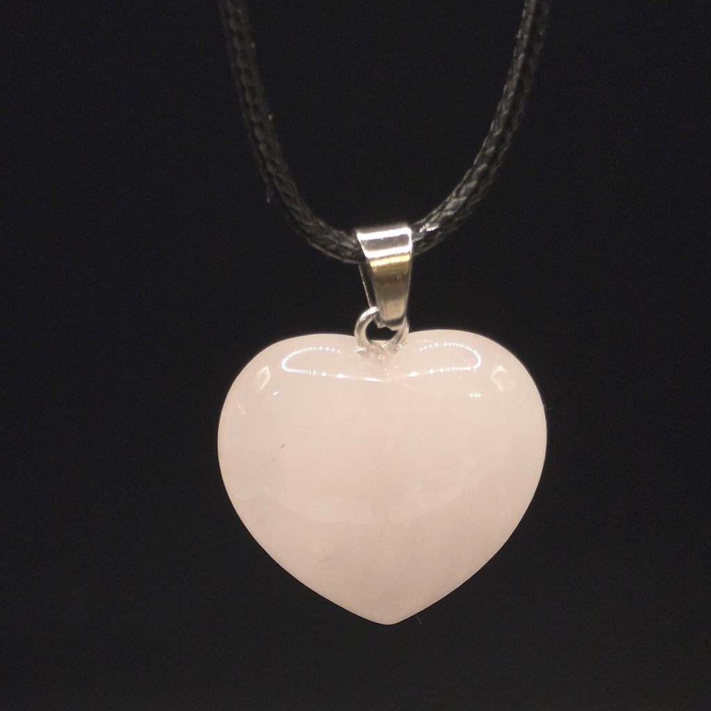 Rosenquarzherz Anhänger mit Kunstlederband