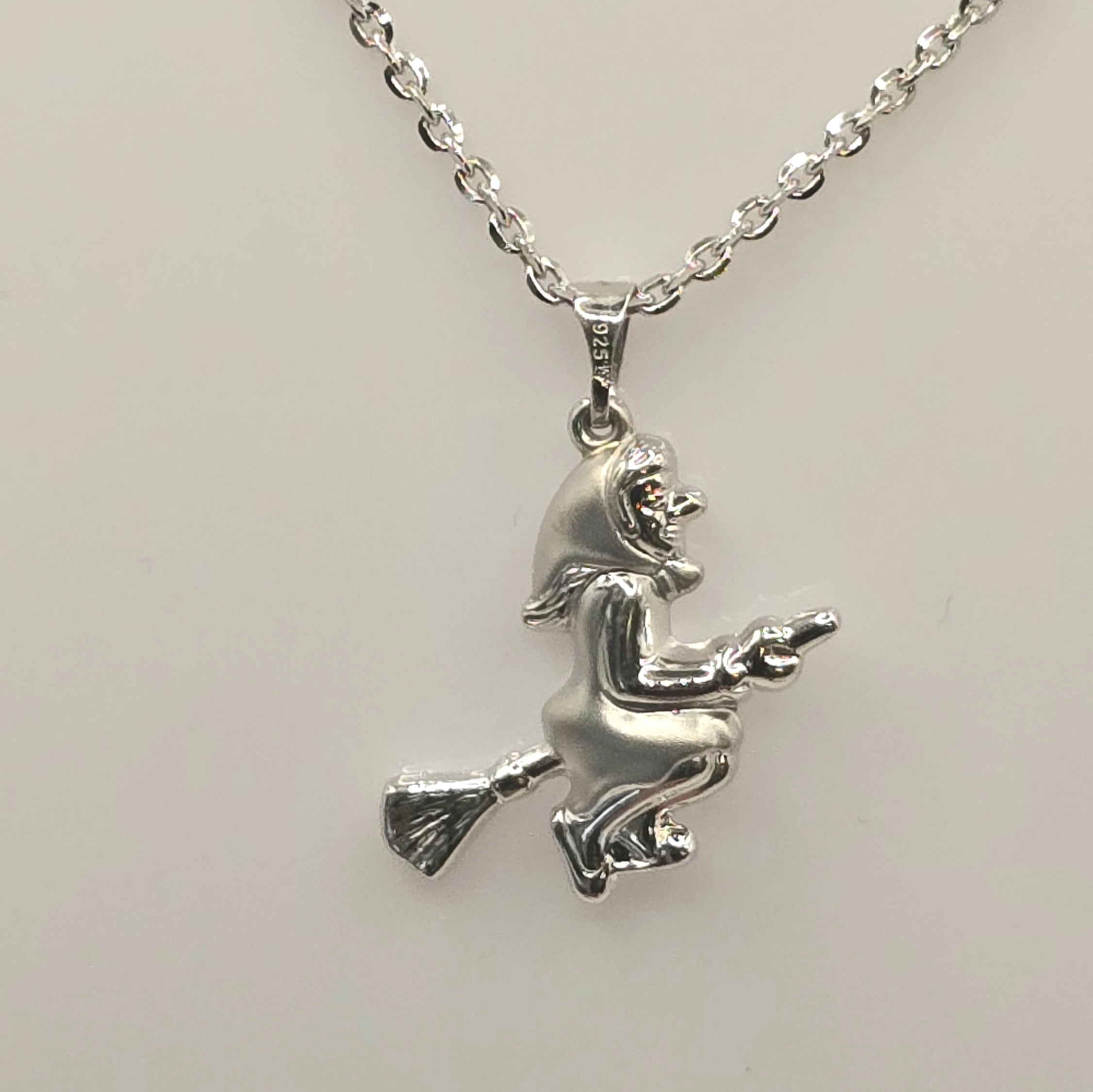 Anhänger mit Kette Hexe DAVUTA Spirit Jewelly