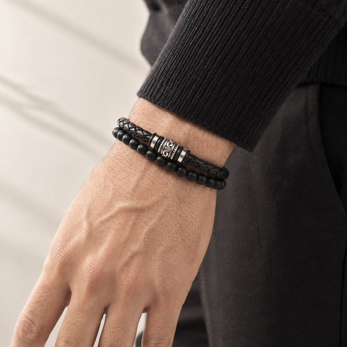 Onyx Herrenarmband Leder und Edelstahl am Arm by DAVUTA
