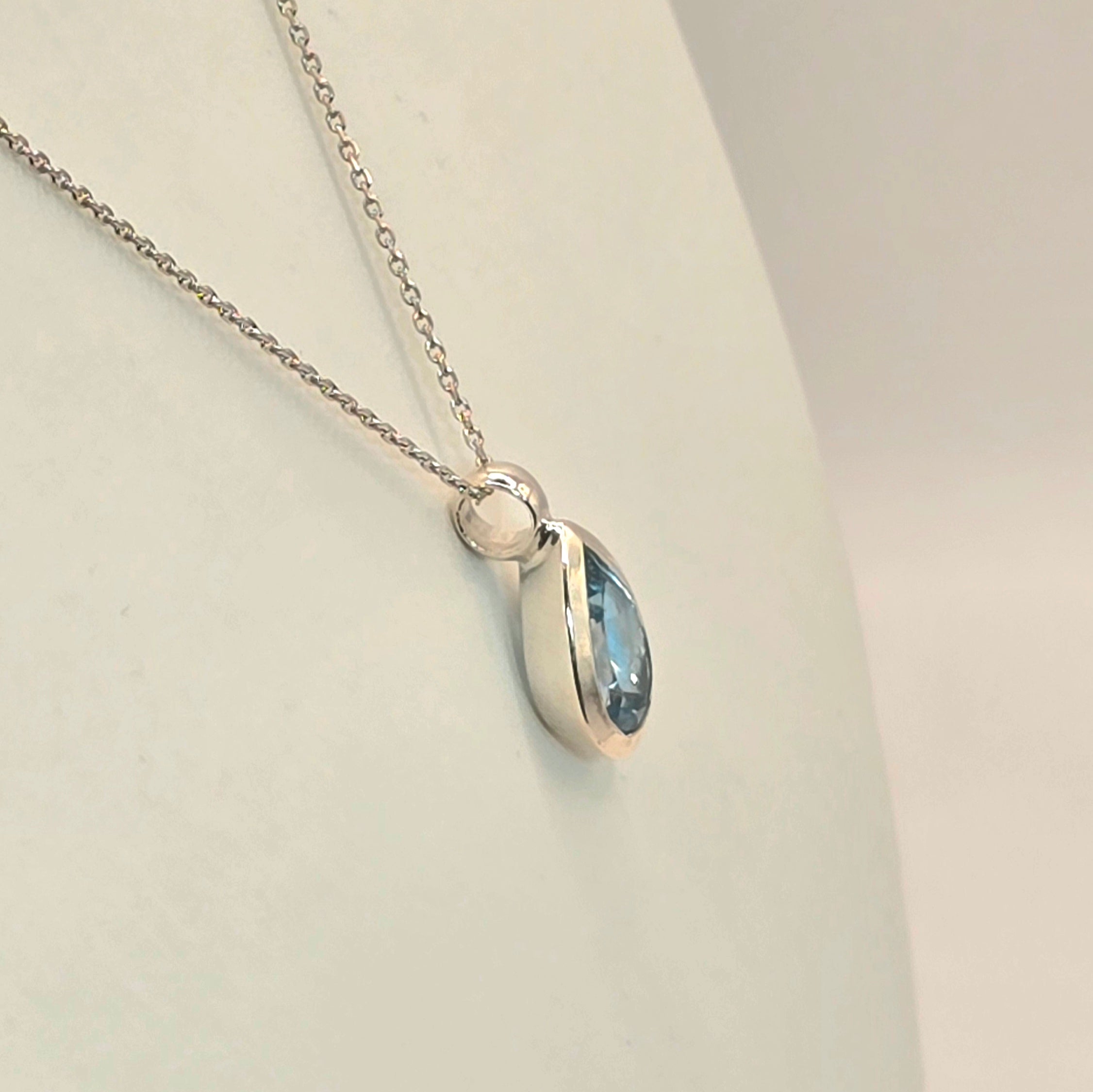 Damen Schmuck-Set mit Blau Topas / Goccia Azzurra / 925er Silber / elegant