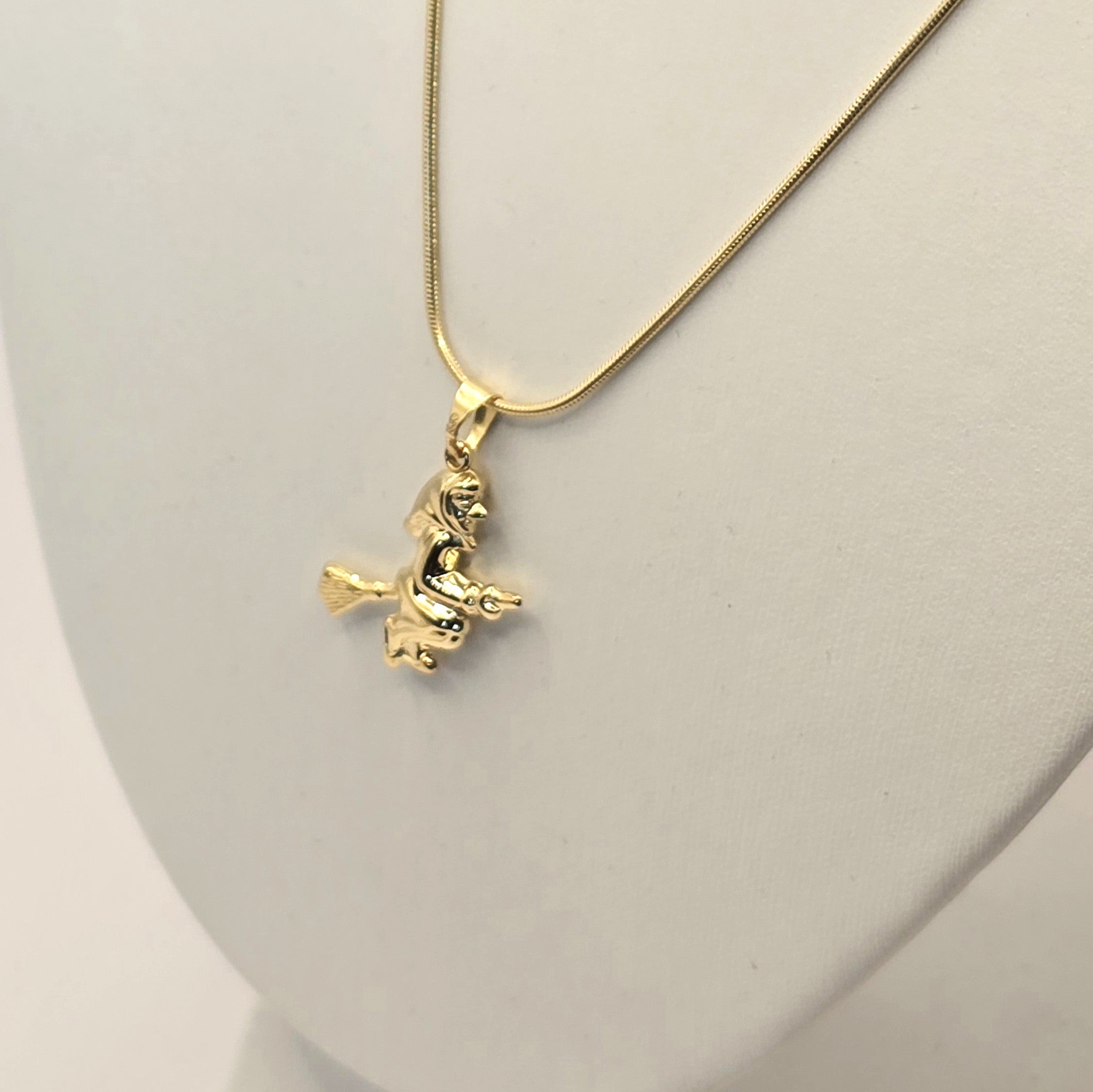 Damen Kette mit Anhänger Hexe Gold